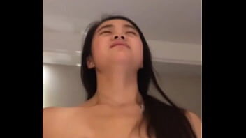 ที่แรกขี้อายขึ้นขย่มควยได้ไม่ยอมลงกะเอาให้แตกคาควยXXX PORN