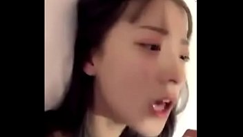 สาวจีนคนสวยขาว ตัวเล็ก หีไร้ขนแคมหีแดงๆ ถูกซั่มแตกใน