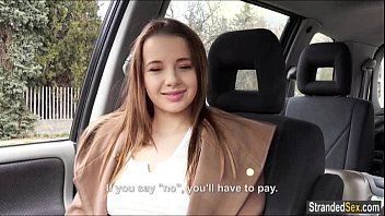 นั่งแท็กซี่ลืมกะเป๋าตัง โดนเก็บค่าโดยสาร จับกดคอ อมควย แล้วแหกหีใสๆไร้ขนเย็ด