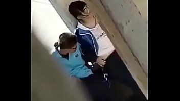 Xแอบถ่ายหนุ่มสาวขี้เงี่ยนแอบเย็ดกันในซอกกำแพงโรงเรียนอย่างเด็ด