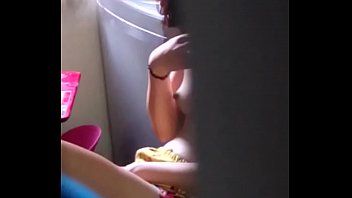 ดูหนังโป๊แอบถ่ายน้องสาววัย14ช่วยตัวเองนมเพิ่งจะมีหุ่นดีน่าเย็ด