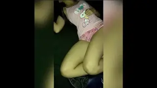 คลิปเสียวหนังโป๊มากXXX ย่องเย็ดสาวโรงงานตัวเล็กๆผัวไม่อยู่โดนลุงขี้เมาขยี้กาม